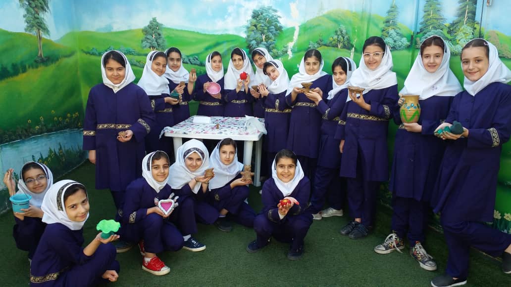 روزهای پایانی سال تحصیلی با سفالگری هنرمندان چهارم «الف»